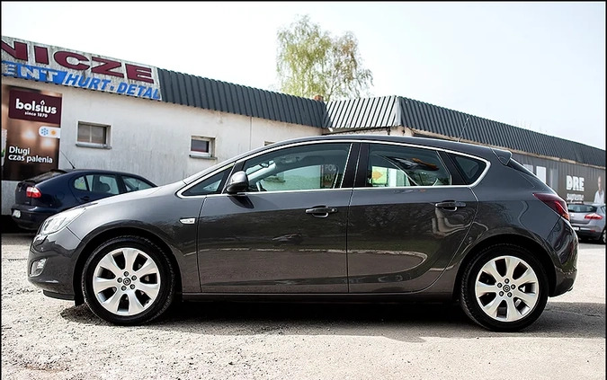 Opel Astra cena 27999 przebieg: 207000, rok produkcji 2012 z Elbląg małe 631